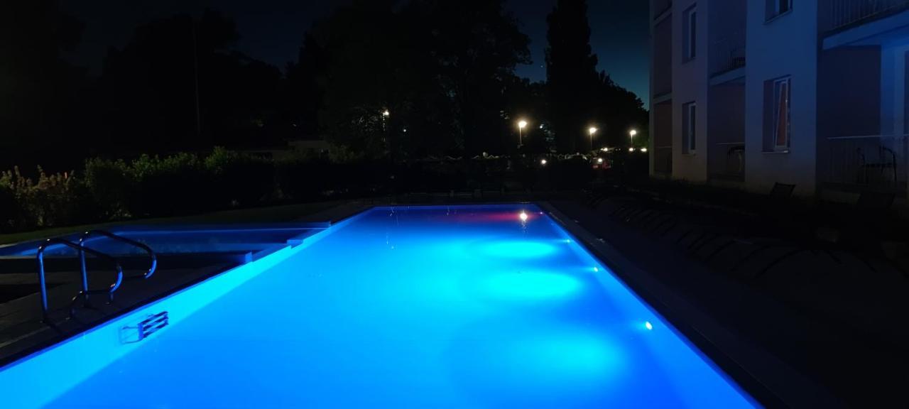 Hotel Korekt Πιεστάνυ Εξωτερικό φωτογραφία